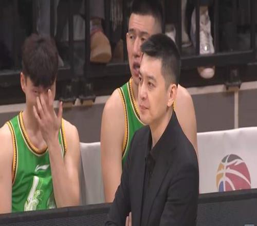 卡鲁索和多,特华莱士固,守防线,OD体育,OD体育官网,OD体育官方,OD体育下载