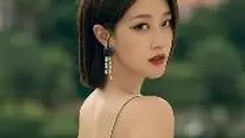 “西班牙足球传奇射手：前国脚奎尼荣登历史巅峰”