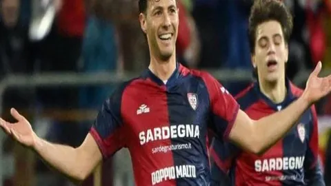 曼联五战伯恩茅斯屡遭败绩，摆脱连败困境路在何方？英超征途挑战不断！